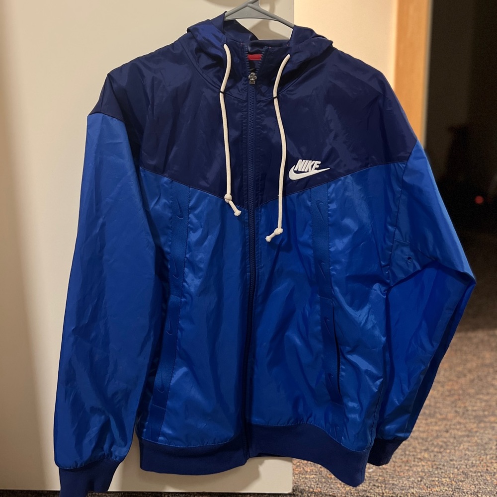 Almost New Nike Men’s S Hooded Windrunner Jacket